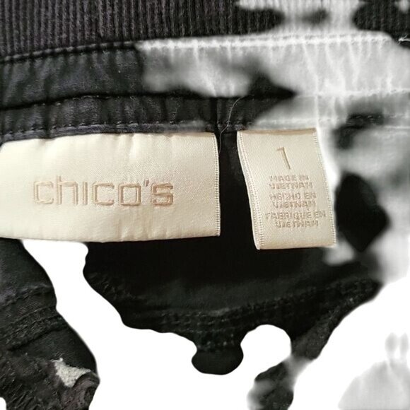 CHICO'S Black‎ Cropped Pants With Button Details & Pockets Womens Size 10 Casual - Picture 7 of 8